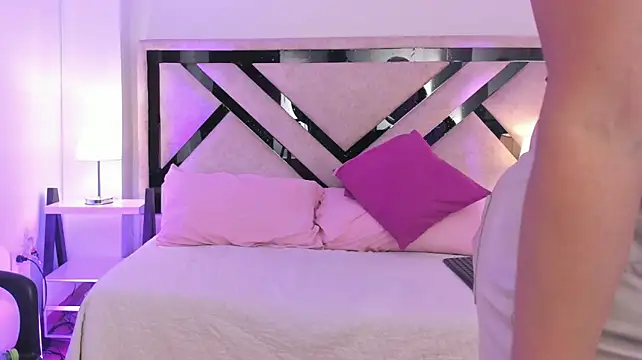 Chat +18 de Chloe_Milf_ ao vivo