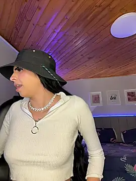 Hilary_pinkk's Live XXX Chat