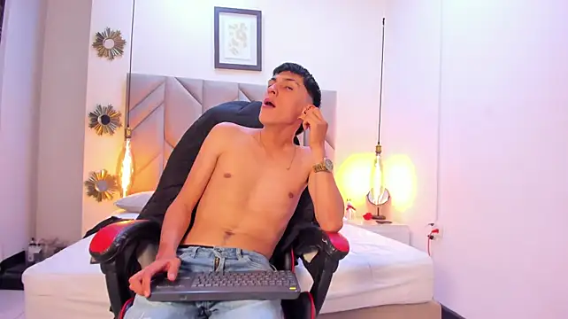 צ'אט XXX בשידור חי של LeoDrake_
