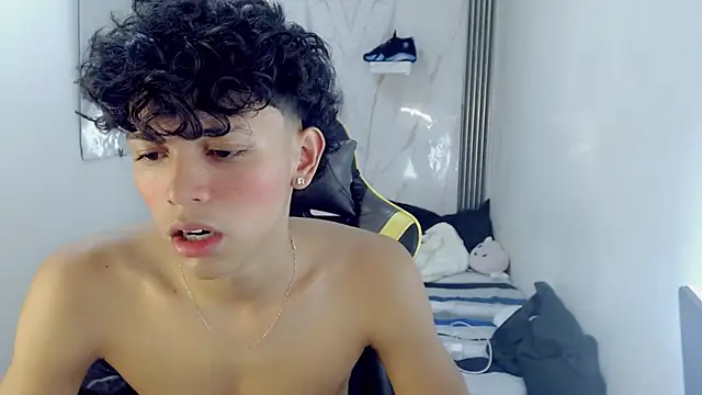 Chatroom XXX en direct de FUNNY_DICK_