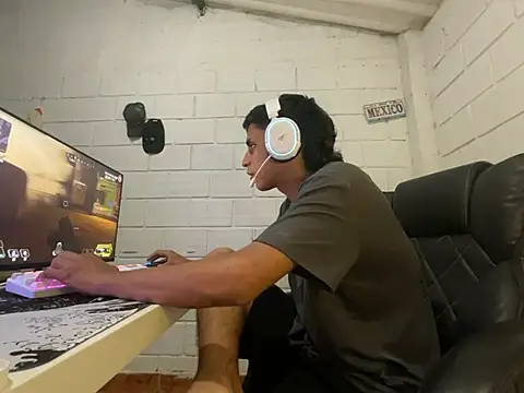 Max_TheHorseDick Live XXX-Chat