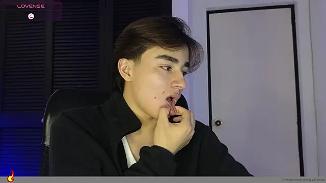 Chat +18 de Connorr_01 ao vivo
