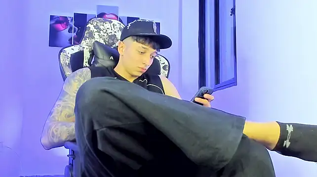 eithan_boy_'s Live XXX Chat