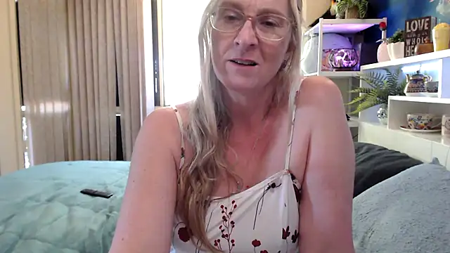 Arseralian-Cougar's Live XXX Chat