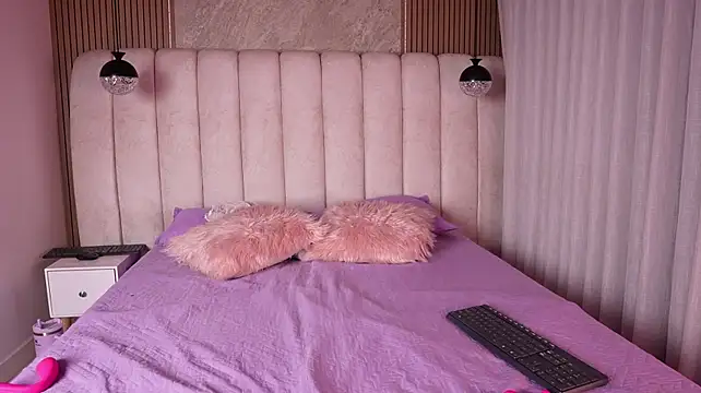 emyli_sw_'s Live XXX Chat