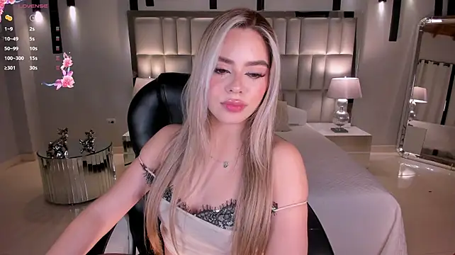 JuanitaClay Chat XXX live