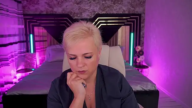 CrystalVibe live XXX chat