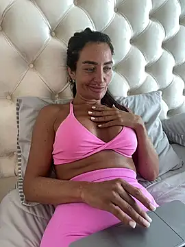 Selina-LDN live XXX chat