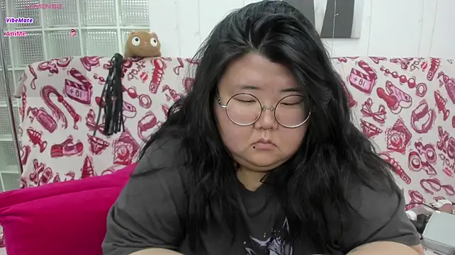 Chat +18 de Nadine_asian ao vivo