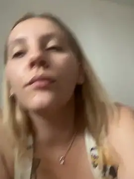 Ann_first_kiss Adlı Modelin Canlı XXX Sohbeti