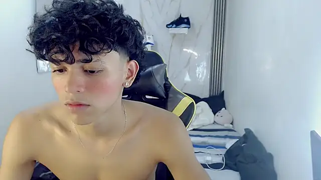 Chat XXX en directo de FUNNY_DICK_