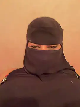 -Batta- Adlı Modelin Canlı XXX Sohbeti