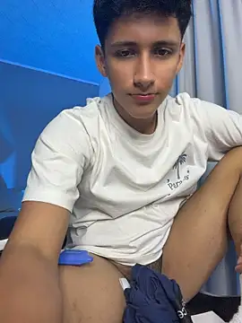צ'אט XXX בשי דור חי של SantiLux_