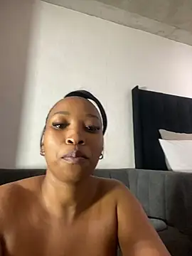 Mercedes_555's Live XXX Chat
