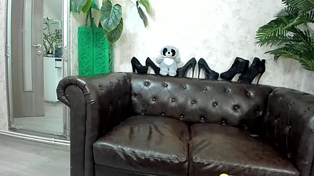 HotIris' Live XXX Chat