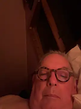 Chat +18 de CharlieWeaver22 ao vivo