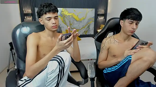 Estiv18_'s Live XXX Chat