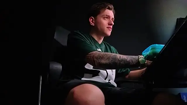 FelixStarkk – Naživo XXX chat