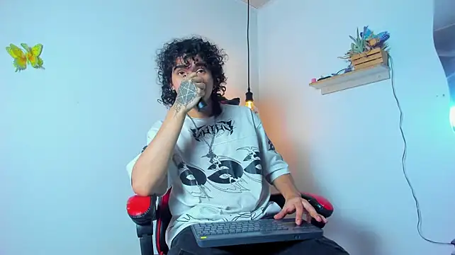 צ'אט XXX בשידור חי של JackSavage_