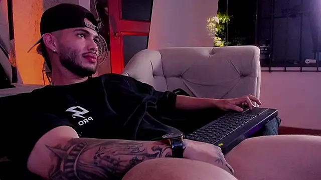 Vincentblack Adlı Modelin Canlı XXX Sohbeti