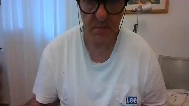 Chat +18 de ANONIMO7735 ao vivo