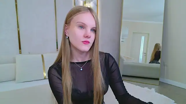 Lili_Lohan Live XXX-Chat