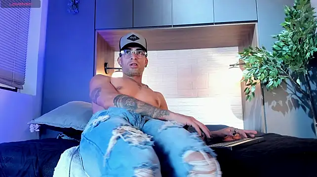 DrakeNeumann live XXX chat