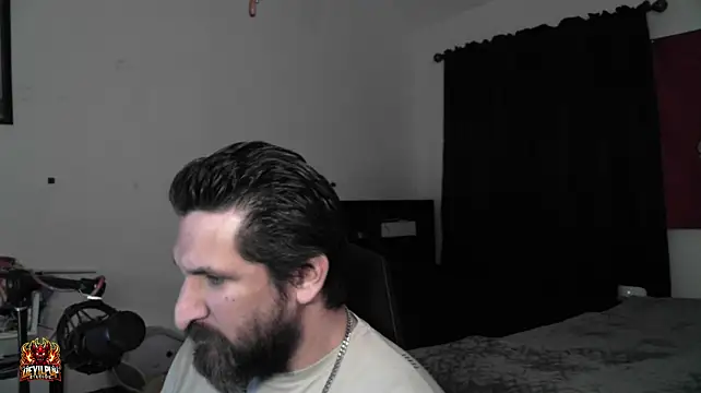 DevilPup75_ Chat XXX in diretta