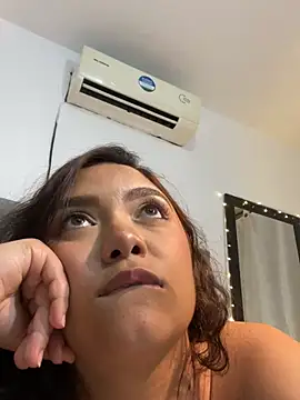 DIANEE_01 Adlı Modelin Canlı XXX Sohbeti