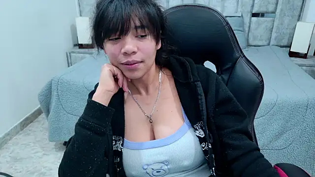 Chat +18 de laureentt_ ao vivo
