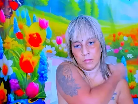 indianroxy Adlı Modelin Canlı XXX Sohbeti