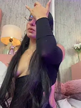 AlmaWhitmore Adlı Modelin Canlı XXX Sohbeti