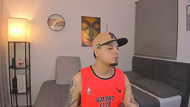 Chat +18 de alejandro_calderon1 ao vivo