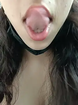 HazelCharm's Live XXX Chat