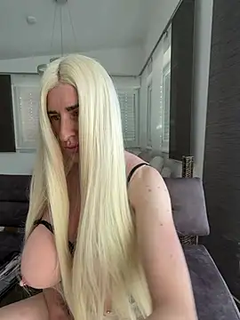 prachernadine Adlı Modelin Canlı XXX Sohbeti