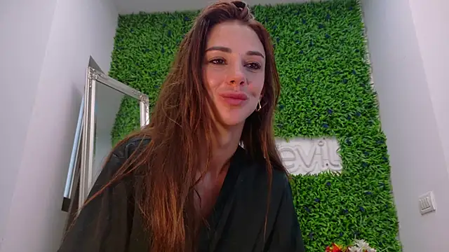 Chat +18 de realhotfallingdevil ao vivo