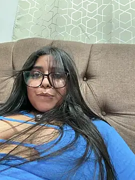 virginbrunette99 Adlı Modelin Canlı XXX Sohbeti