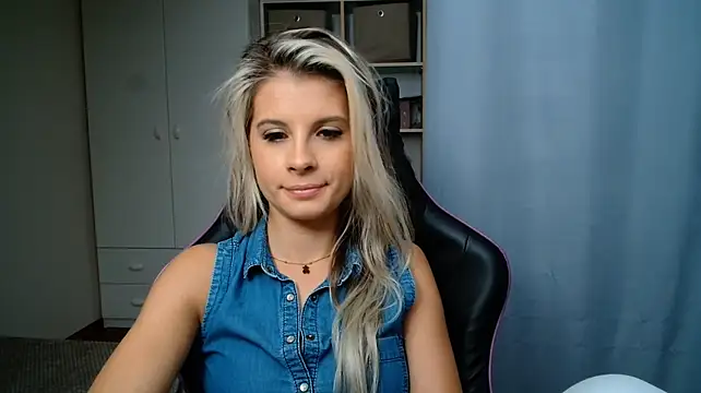 KristineGlow Live XXX-chat