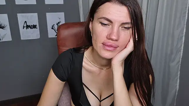 צ'אט XXX בשידור חי של MilaLoona