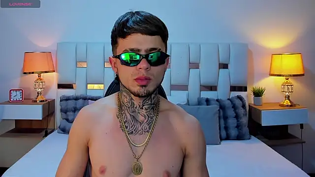 Zeus_damian21 Live XXX Chat