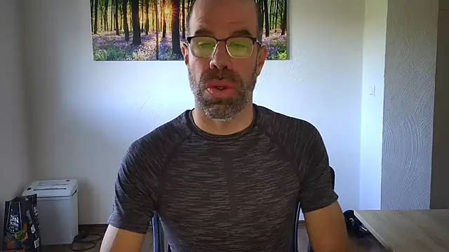 DaddyHarry_MatureStallion Chat XXX in diretta