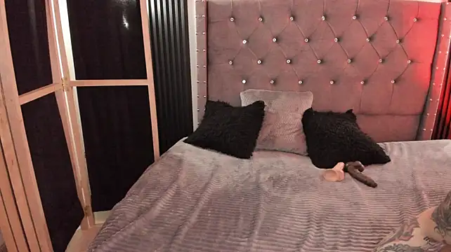 צ'אט XXX בשידור חי של Scarbadgirl_