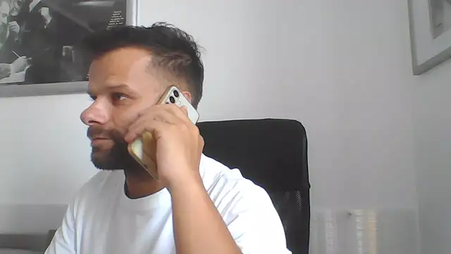 XXX chat uživo modela FROCETTO93