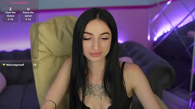 XXX chat uživo modela EmilyyMoon