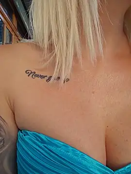 MILFBARBY 现场XXX聊天