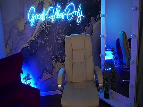 TinyNatalie Chat XXX in diretta