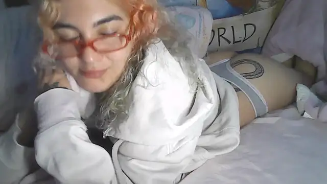 XXX chat uživo modela Apofenia