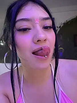 Chatroom XXX en direct de TayylorSexx