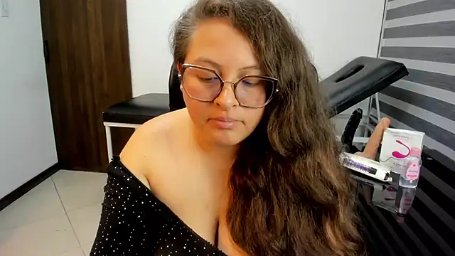 SaraThonson_ XXX чат на живо