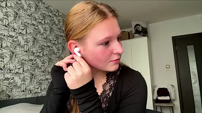 LisFris live XXX chat